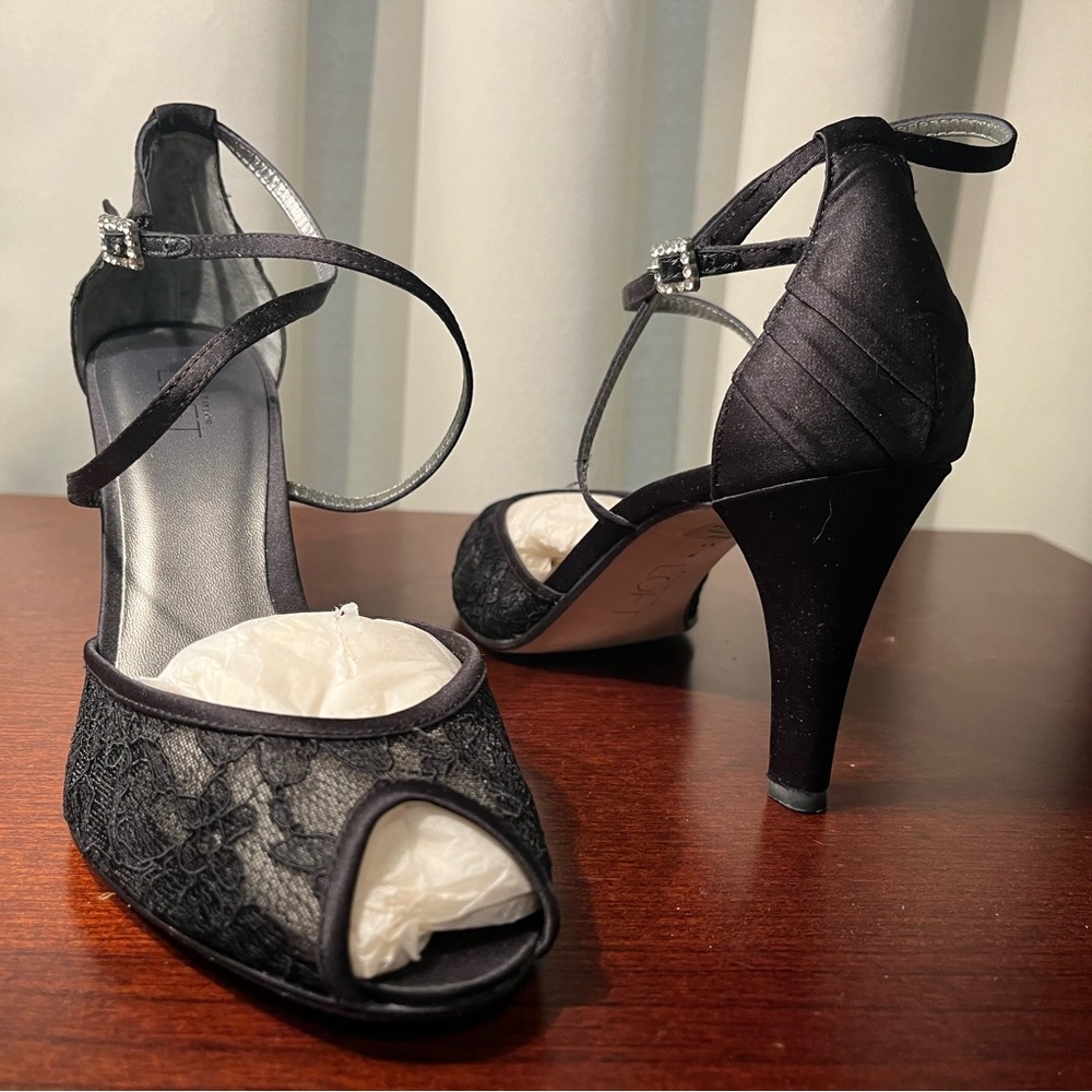 Ann Taylor Loft Corrine black satin and lace heels size 8